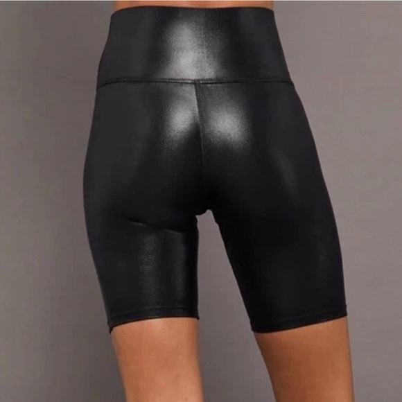 Carbon38 Takara Shine High Rise Biker Shorts In Black Size Extra Small - Picture 3 of 5